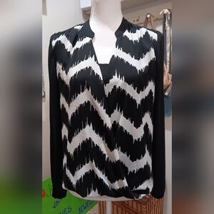 Alfani black &white chevron print cardigan with built in black tank top ,size 8